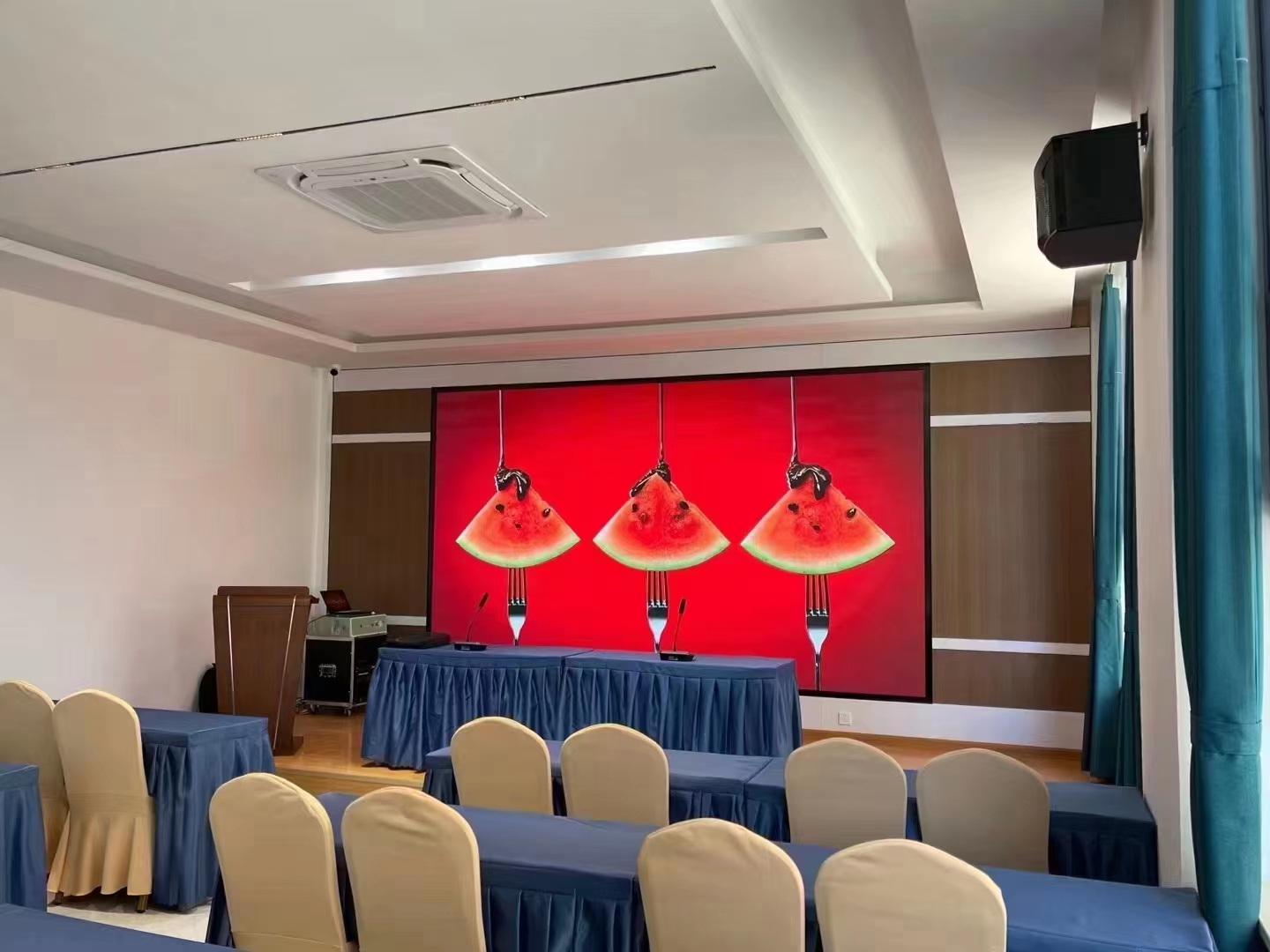 枣庄台儿庄人民政府室内报告大厅LED全彩显示大